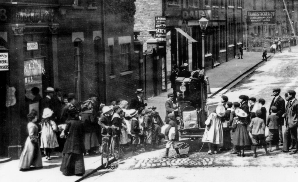 Lirekassemand i London først i 1900-tallet